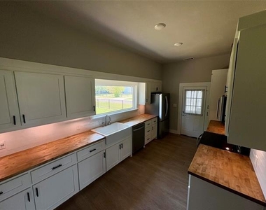 300 W Main Street - Photo Thumbnail 9