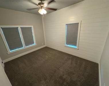 300 W Main Street - Photo Thumbnail 21
