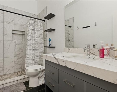 409 Creek Point Lane - Photo Thumbnail 10
