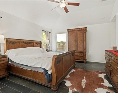 409 Creek Point Lane - Photo Thumbnail 6