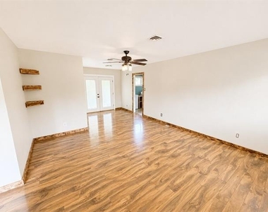 2905 Kirk Lane - Photo Thumbnail 1