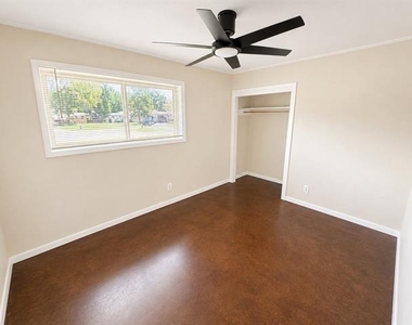 2905 Kirk Lane - Photo Thumbnail 7