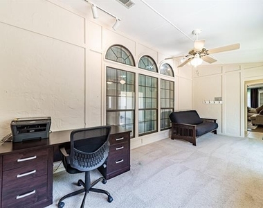 3305 Eisenhower Lane - Photo Thumbnail 18