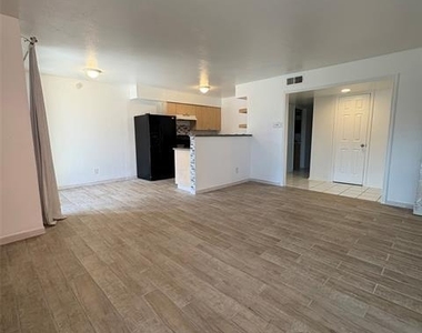 5913 Lake Hubbard Parkway - Photo Thumbnail 3