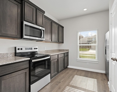 1725 Paul Drive - Photo Thumbnail 2