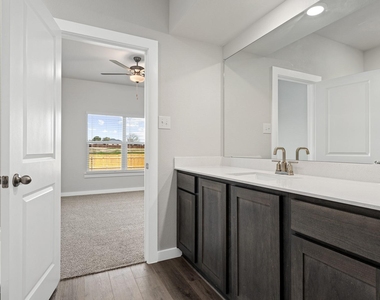 1725 Paul Drive - Photo Thumbnail 5