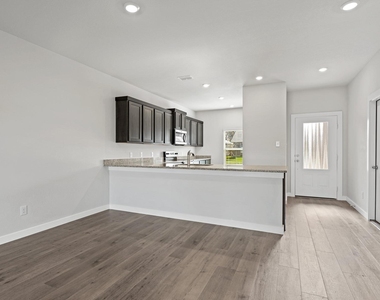 1725 Paul Drive - Photo Thumbnail 3