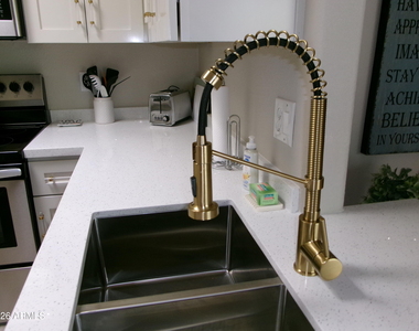 9151 W Greenway Road - Photo Thumbnail 2