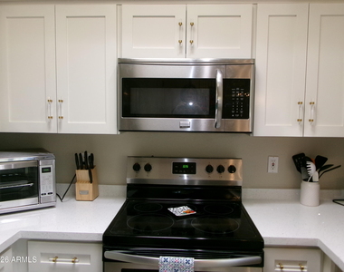 9151 W Greenway Road - Photo Thumbnail 1