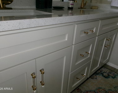 9151 W Greenway Road - Photo Thumbnail 12