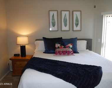 9151 W Greenway Road - Photo Thumbnail 16