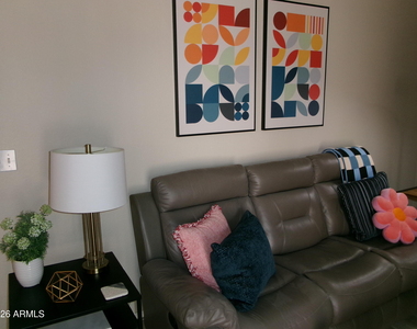 9151 W Greenway Road - Photo Thumbnail 8