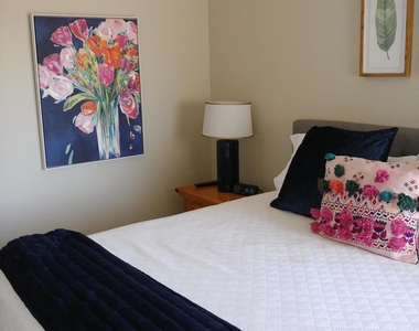 9151 W Greenway Road - Photo Thumbnail 17