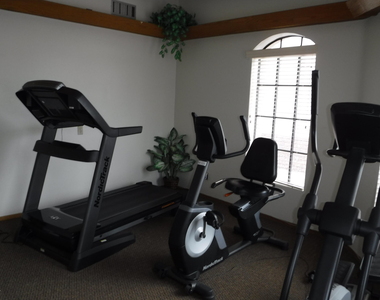 9151 W Greenway Road - Photo Thumbnail 38