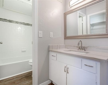 4319 Mckinney Avenue - Photo Thumbnail 14
