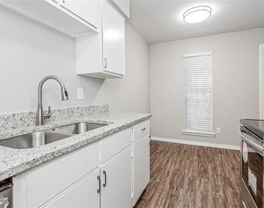 4319 Mckinney Avenue - Photo Thumbnail 10