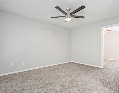 4319 Mckinney Avenue - Photo Thumbnail 3