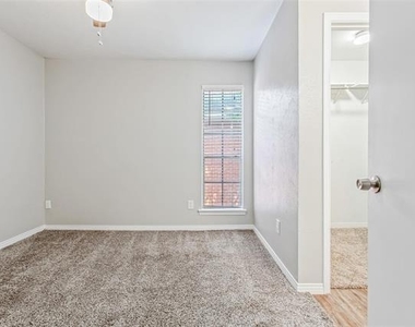 4319 Mckinney Avenue - Photo Thumbnail 11