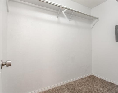 4319 Mckinney Avenue - Photo Thumbnail 15
