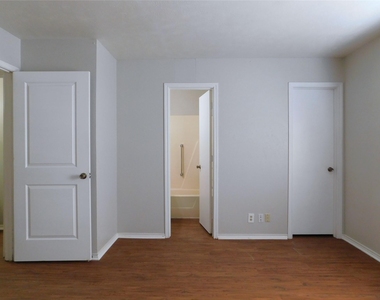 3305 Gardenview Circle - Photo Thumbnail 12