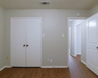 3305 Gardenview Circle - Photo Thumbnail 8