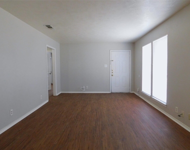 3305 Gardenview Circle - Photo Thumbnail 3