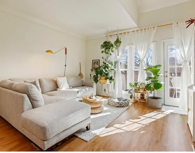 4034 Rawlins Street - Photo Thumbnail 5