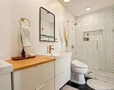 4034 Rawlins Street - Photo Thumbnail 8