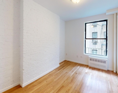 431 East 73rd Street - Photo Thumbnail 2