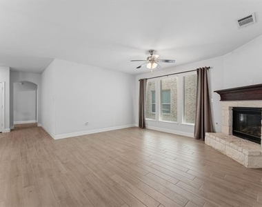2104 Barx Drive - Photo Thumbnail 3