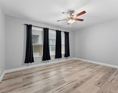 2104 Barx Drive - Photo Thumbnail 14