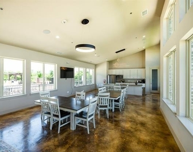 2104 Barx Drive - Photo Thumbnail 27