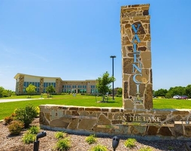 2104 Barx Drive - Photo Thumbnail 24