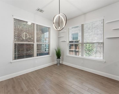 2104 Barx Drive - Photo Thumbnail 19