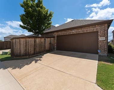 2104 Barx Drive - Photo Thumbnail 22