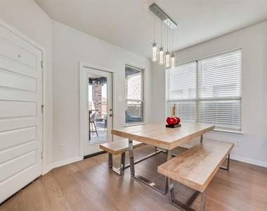 1220 Canuela Way - Photo Thumbnail 8