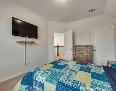 1220 Canuela Way - Photo Thumbnail 16