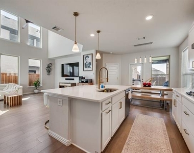 1220 Canuela Way - Photo Thumbnail 9