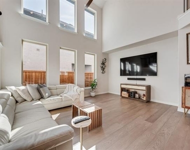 1220 Canuela Way - Photo Thumbnail 5