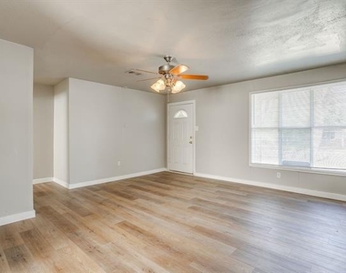 3112 Willow Park Street - Photo Thumbnail 4