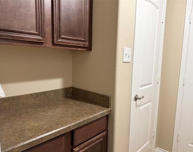 9709 Straightaway Drive - Photo Thumbnail 25