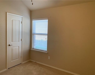9709 Straightaway Drive - Photo Thumbnail 13