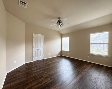 9709 Straightaway Drive - Photo Thumbnail 8