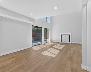 4919 Bryce Avenue - Photo Thumbnail 3