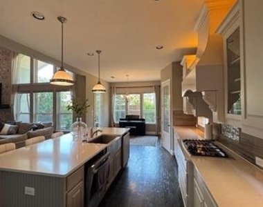 6133 Claridge Lane - Photo Thumbnail 5