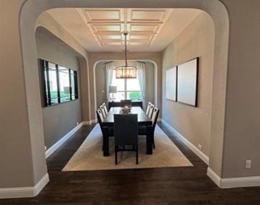 6133 Claridge Lane - Photo Thumbnail 9