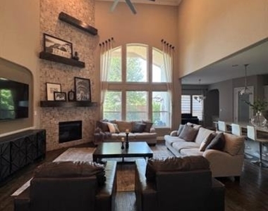 6133 Claridge Lane - Photo Thumbnail 2