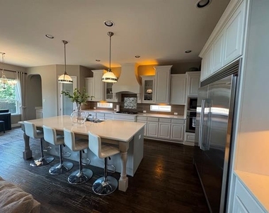 6133 Claridge Lane - Photo Thumbnail 4