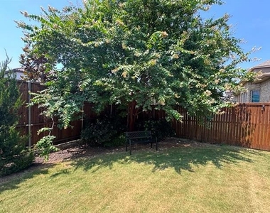 6133 Claridge Lane - Photo Thumbnail 23