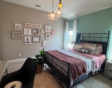 6133 Claridge Lane - Photo Thumbnail 11